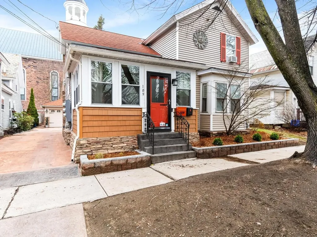 109 Elmwood Avenue Burlington VT 05401-3829