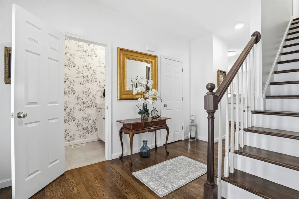 219 Knollwood Way Manchester NH 03102