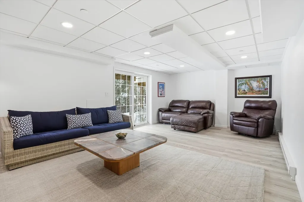 219 Knollwood Way Manchester NH 03102