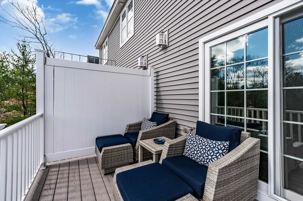 219 Knollwood Way Manchester NH 03102