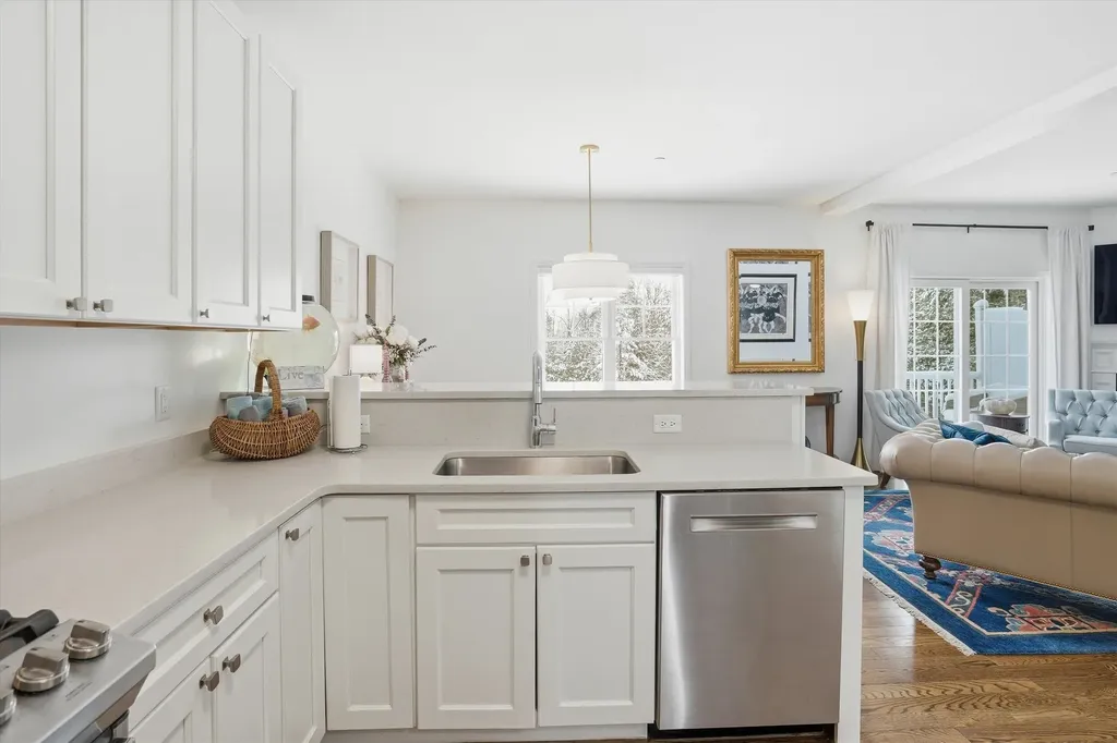219 Knollwood Way Manchester NH 03102