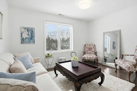 219 Knollwood Way Manchester NH 03102