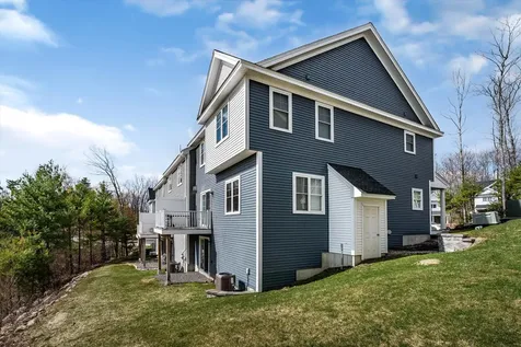 219 Knollwood Way Manchester NH 03102