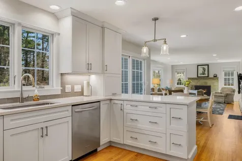 9 Brown Avenue Stratham NH 03885