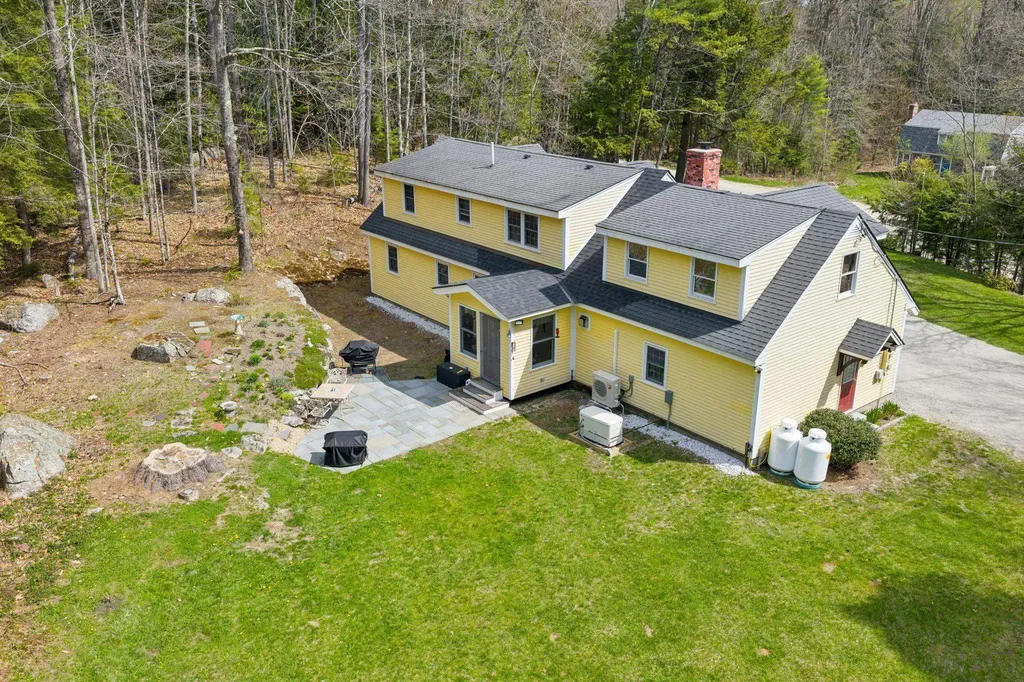 66 Sparrowhawk Road New London NH 03257