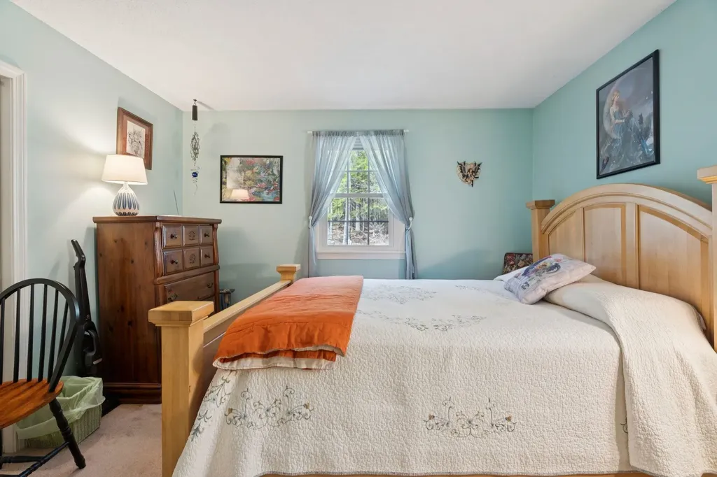 66 Sparrowhawk Road New London NH 03257