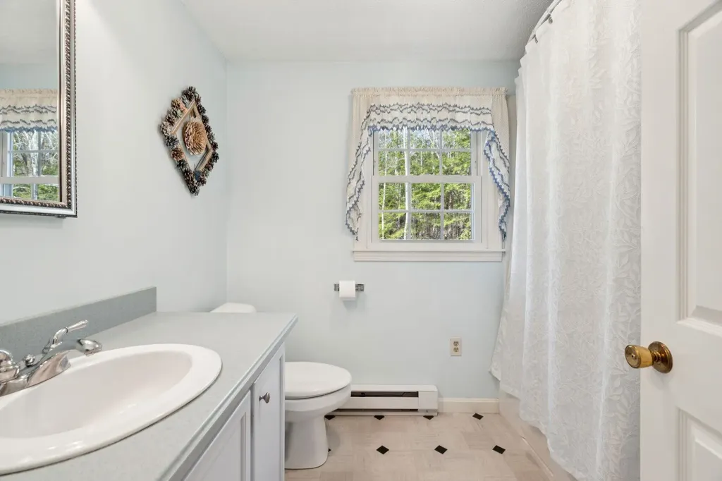 66 Sparrowhawk Road New London NH 03257