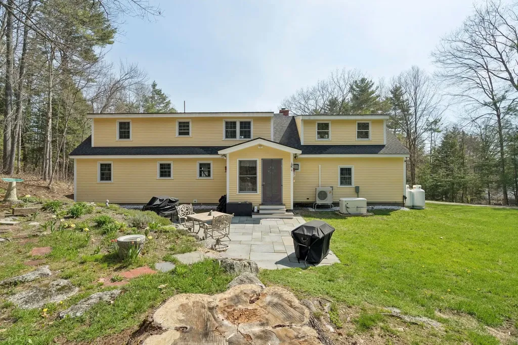 66 Sparrowhawk Road New London NH 03257