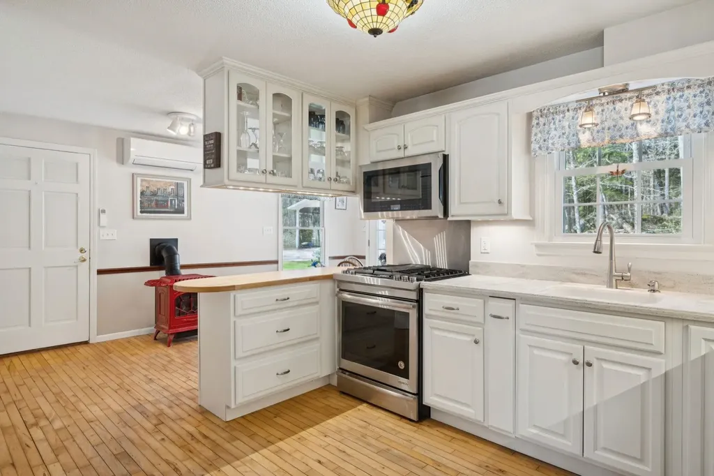 66 Sparrowhawk Road New London NH 03257