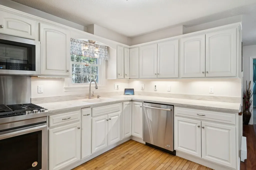 66 Sparrowhawk Road New London NH 03257