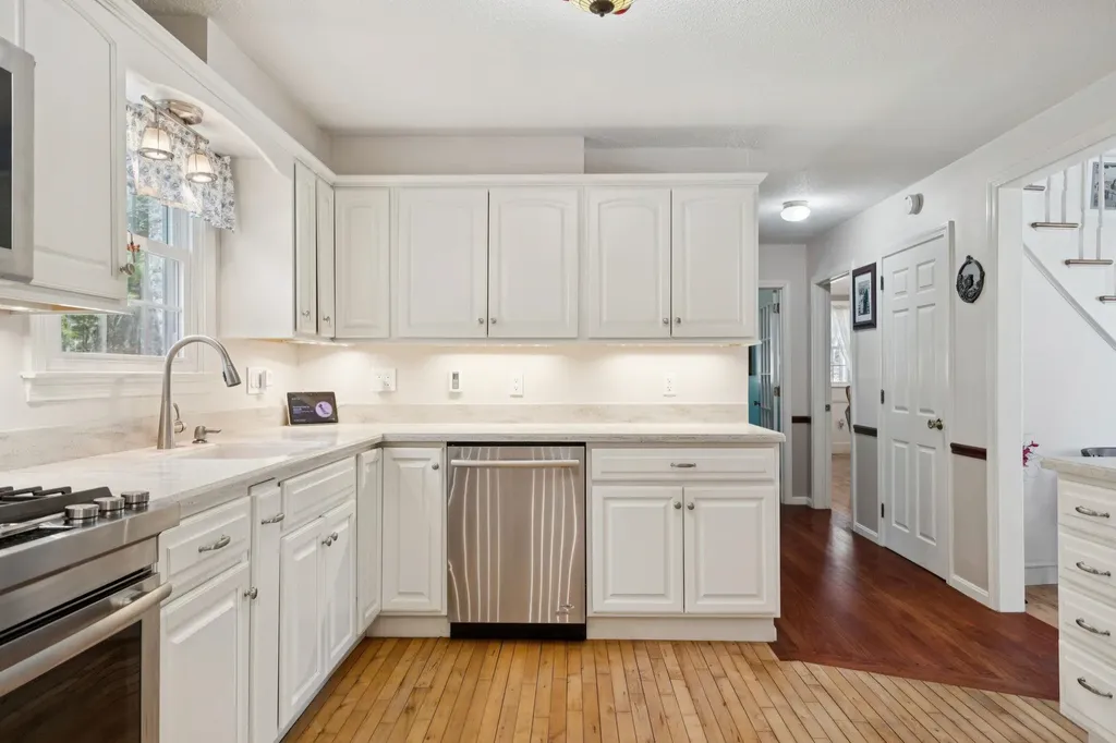 66 Sparrowhawk Road New London NH 03257