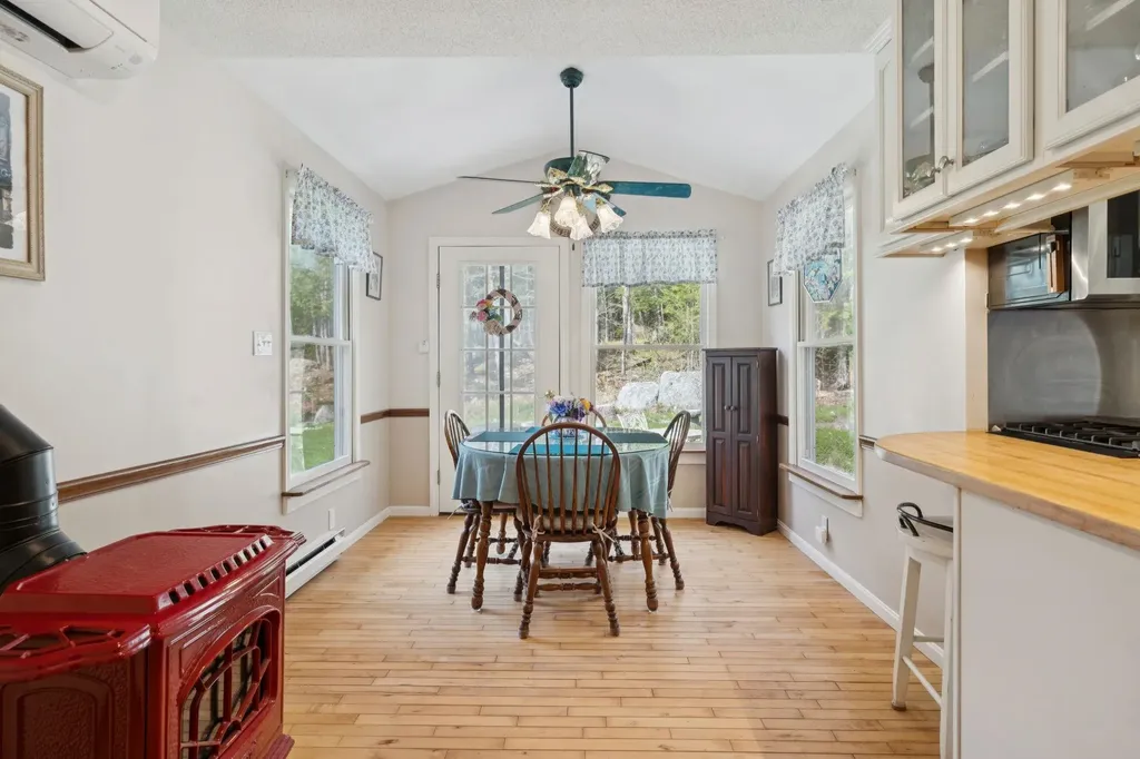 66 Sparrowhawk Road New London NH 03257