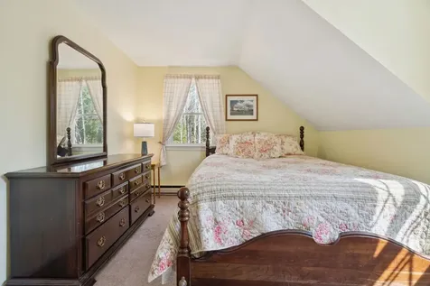 66 Sparrowhawk Road New London NH 03257