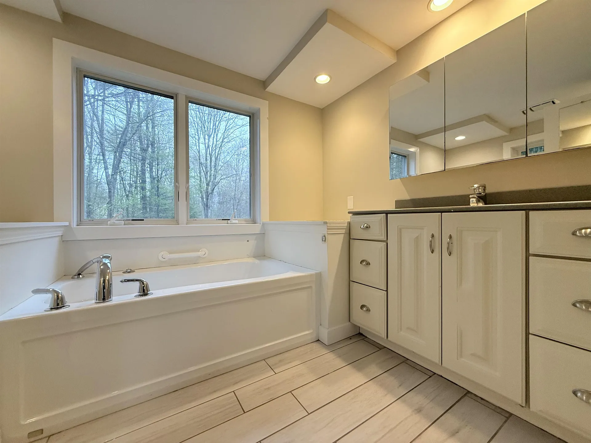 14 Moharimet Drive Madbury NH 03823