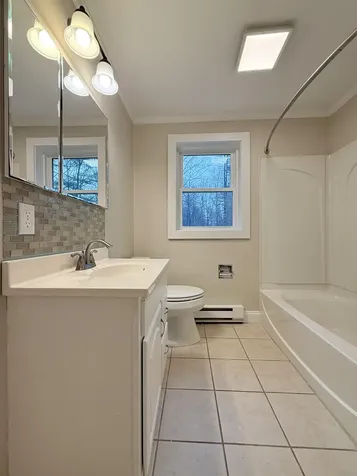 14 Moharimet Drive Madbury NH 03823