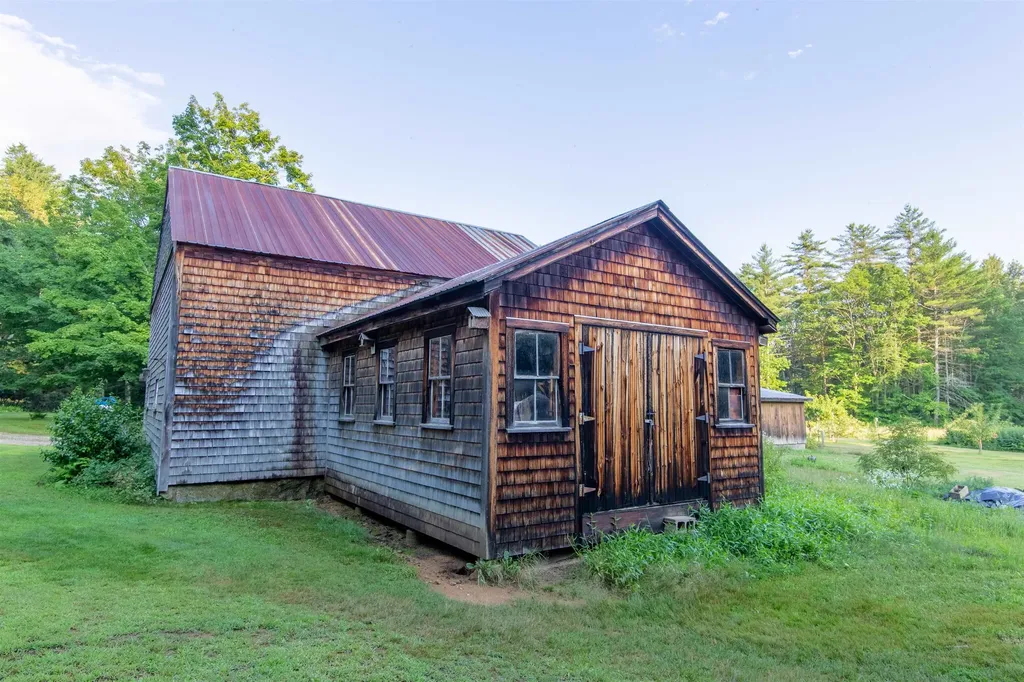 900 Bunker Hill Road Tamworth NH 03883
