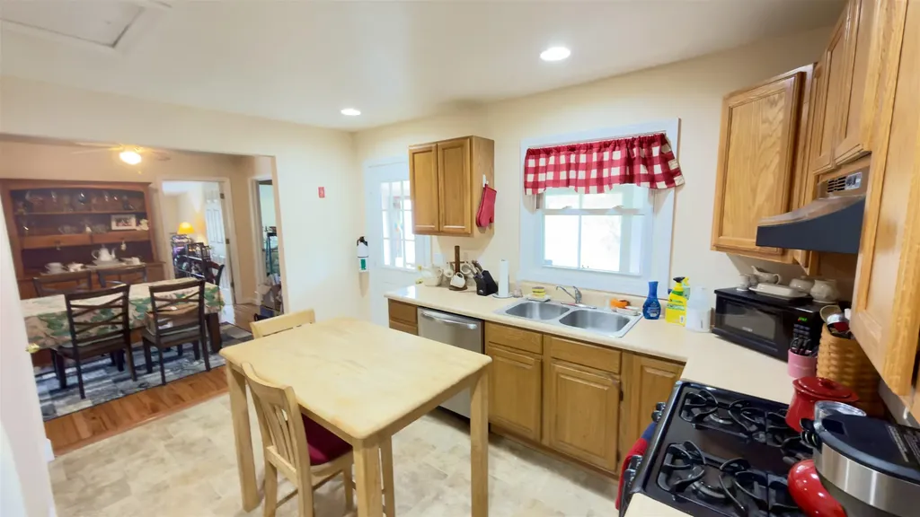 10 Cote Circle Raymond NH 03077