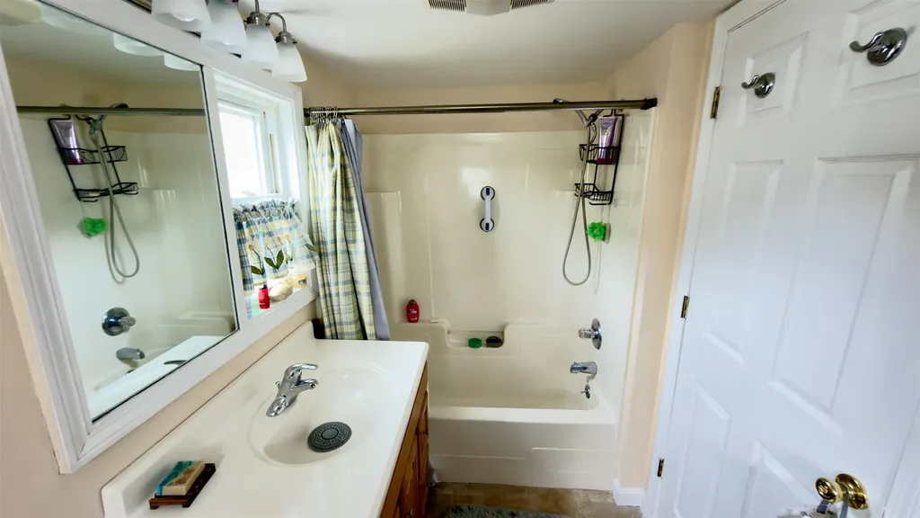 10 Cote Circle Raymond NH 03077