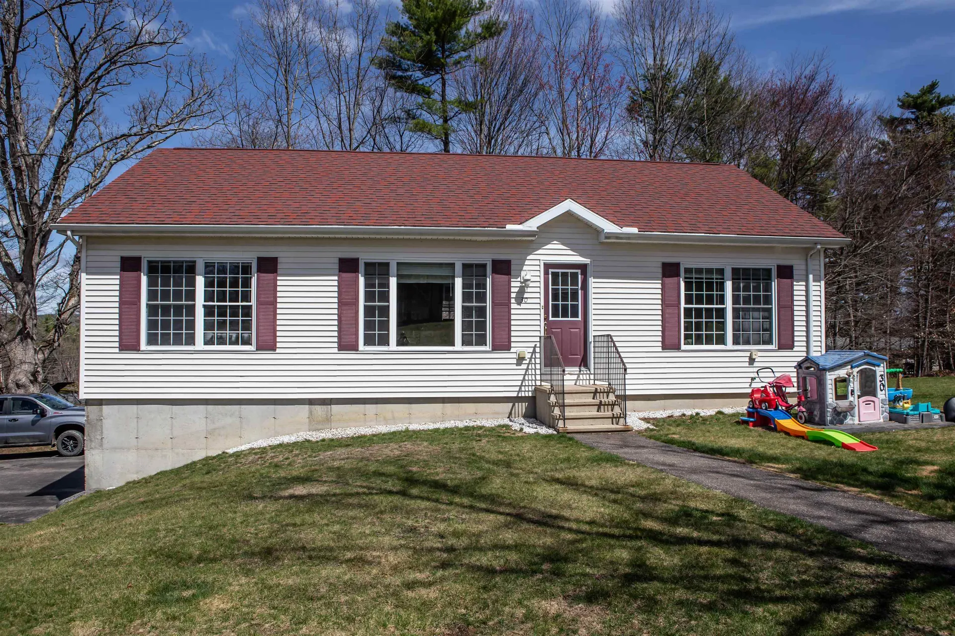 30 Cricket Hill Way Franklin NH 03235