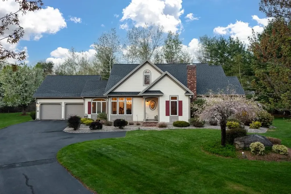 16 Hawkins Pond Lane Salem NH 03079