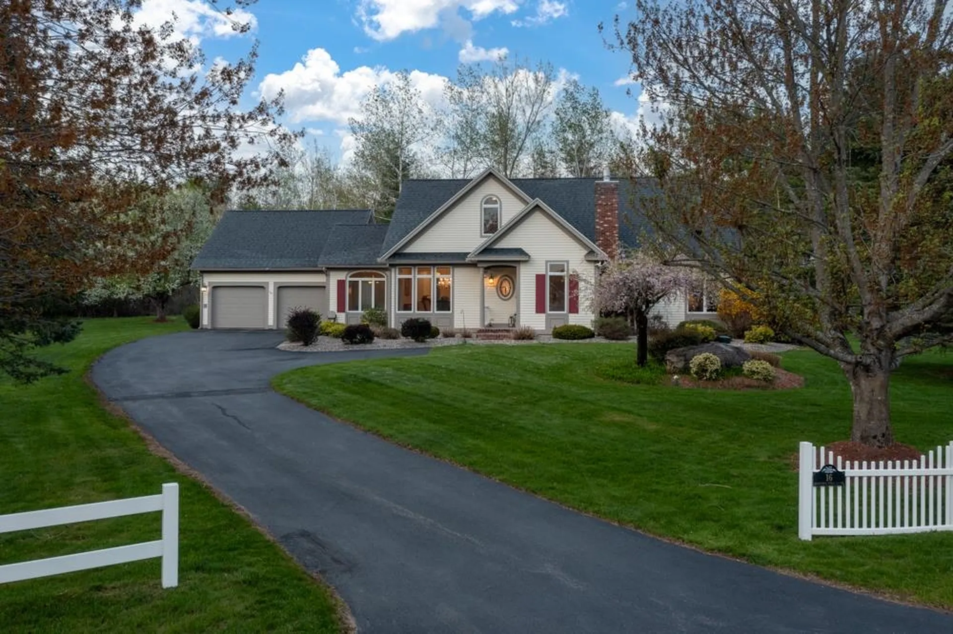 16 Hawkins Pond Lane Salem NH 03079