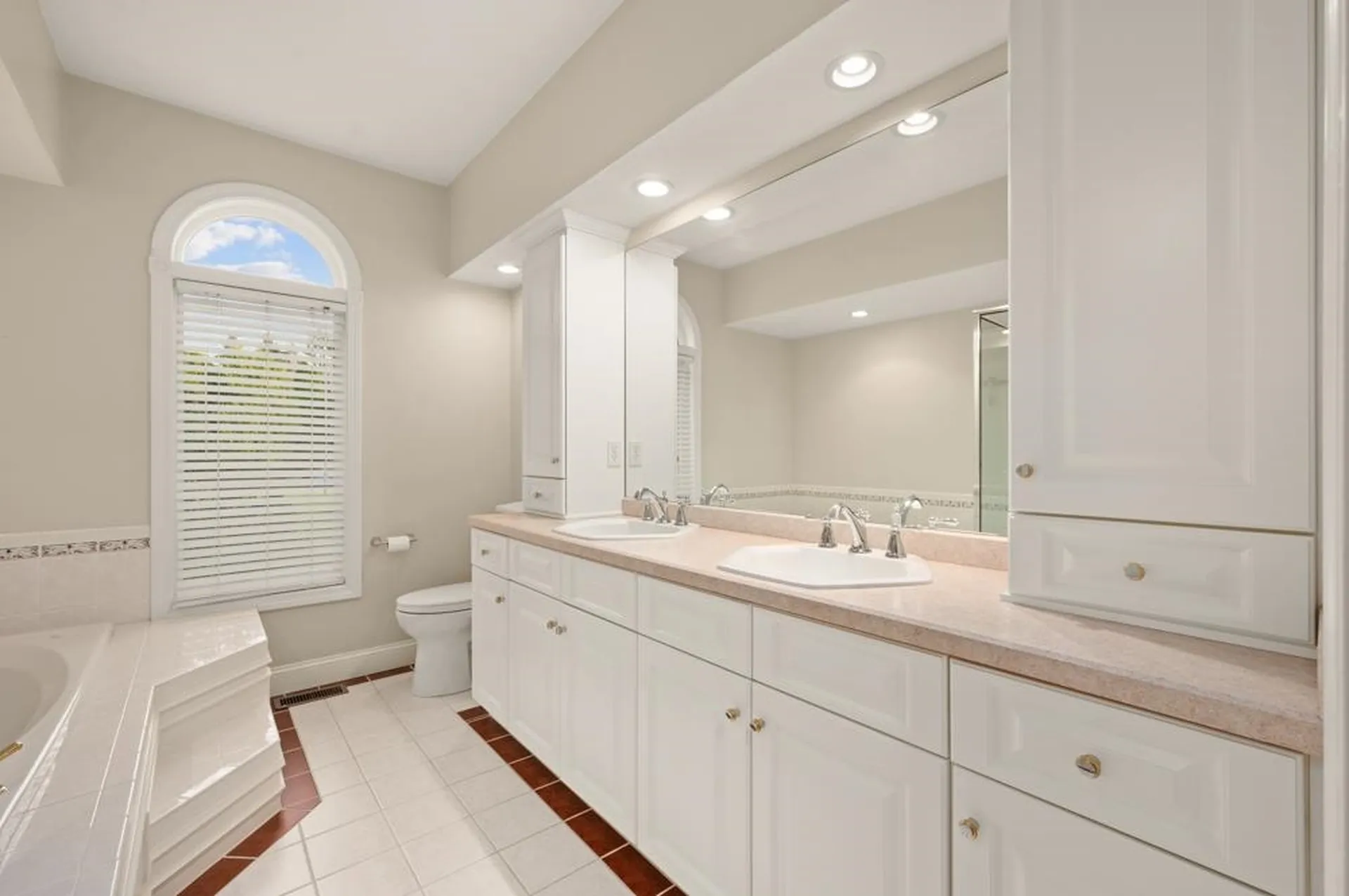 16 Hawkins Pond Lane Salem NH 03079