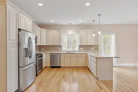 7 Torrey Pines Circle Plaistow NH 03865