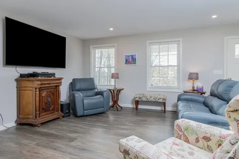 101 Mast Road Lee NH 03861