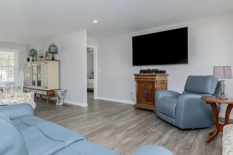 101 Mast Road Lee NH 03861