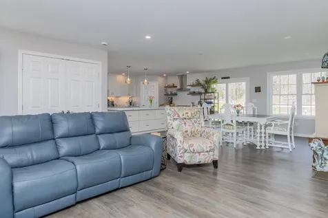 101 Mast Road Lee NH 03861