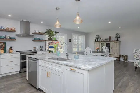 101 Mast Road Lee NH 03861