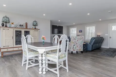 101 Mast Road Lee NH 03861