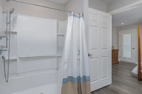 101 Mast Road Lee NH 03861