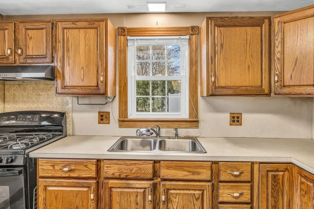 16 Naves Road Hampton NH 03842