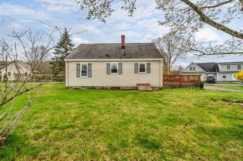 16 Naves Road Hampton NH 03842