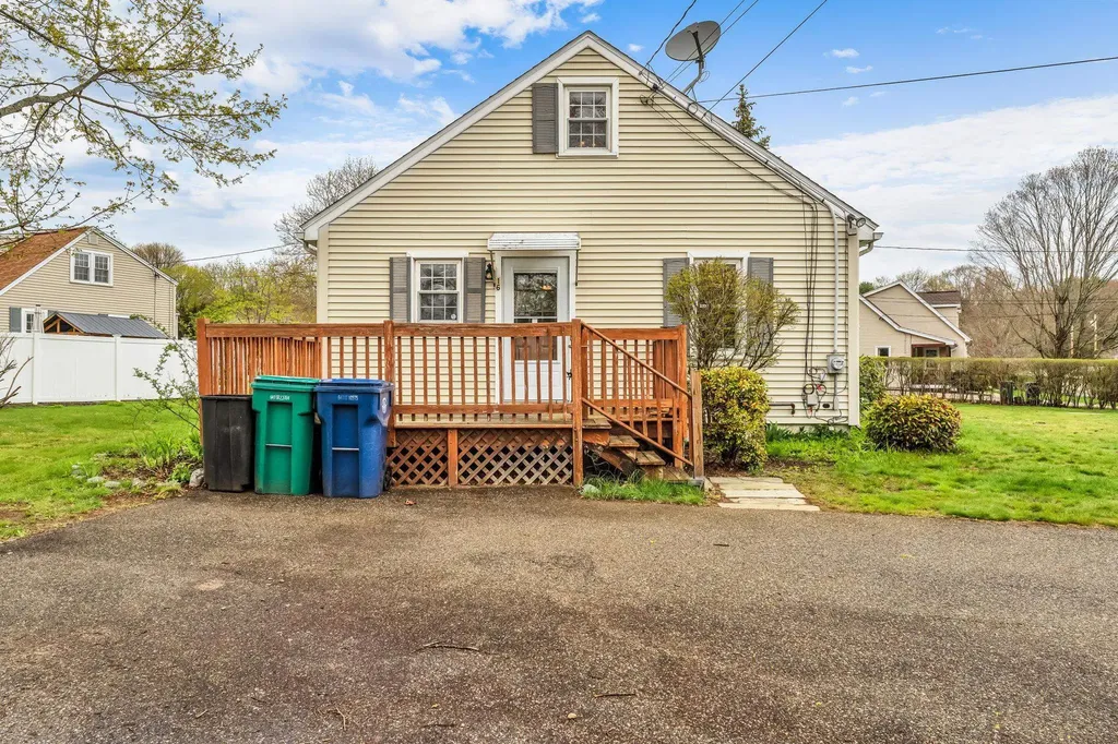 16 Naves Road Hampton NH 03842