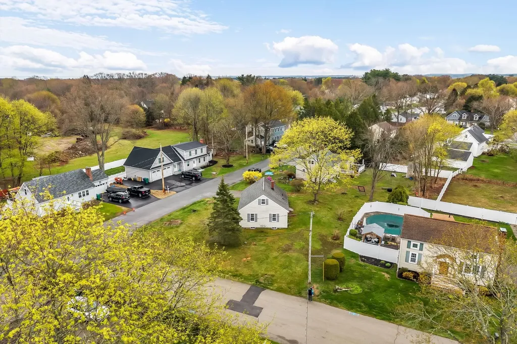 16 Naves Road Hampton NH 03842