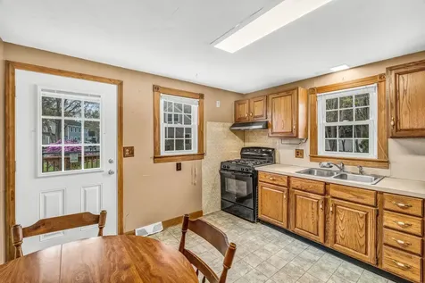 16 Naves Road Hampton NH 03842