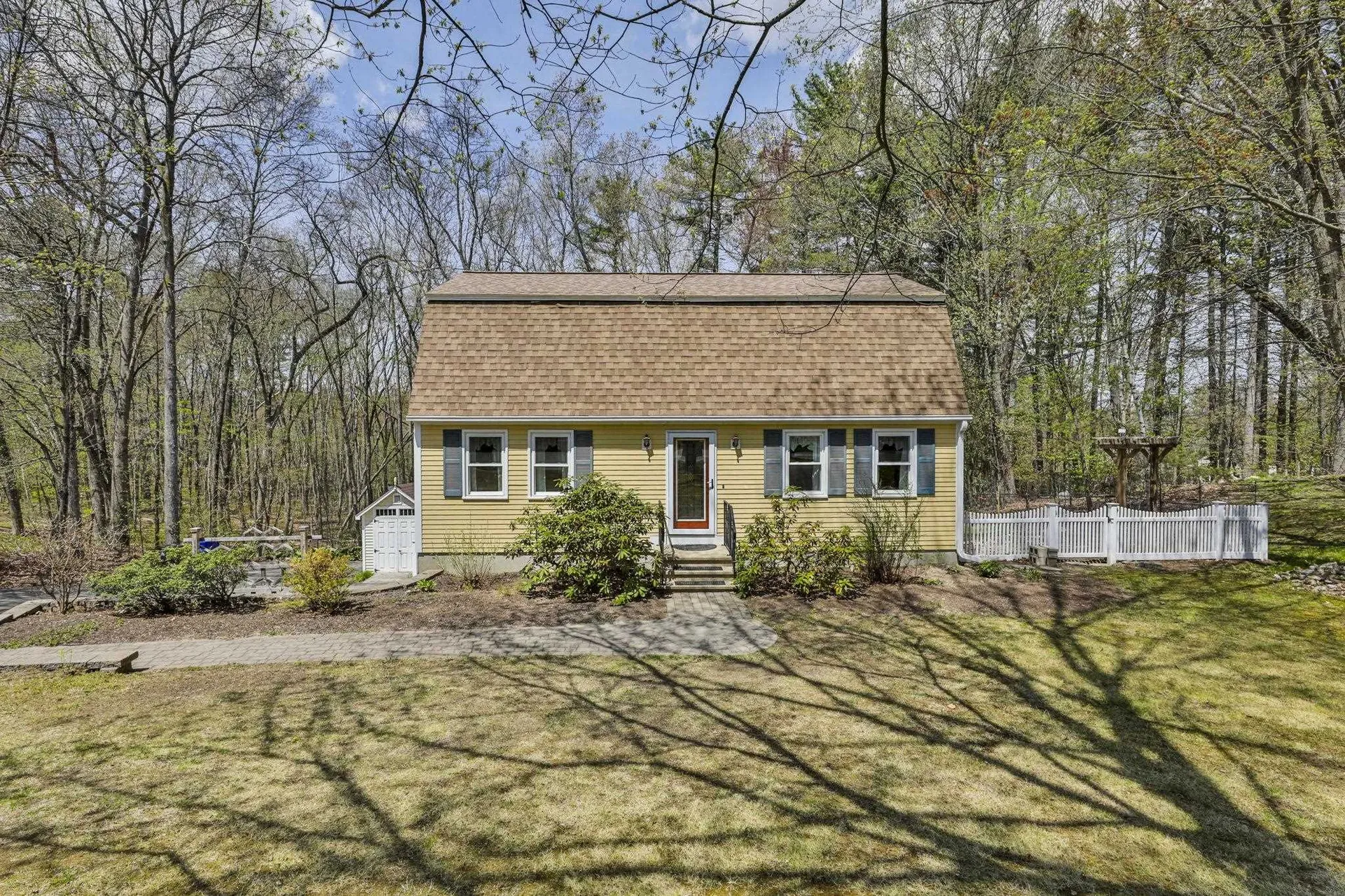 9 Lund Drive Hudson NH 03051