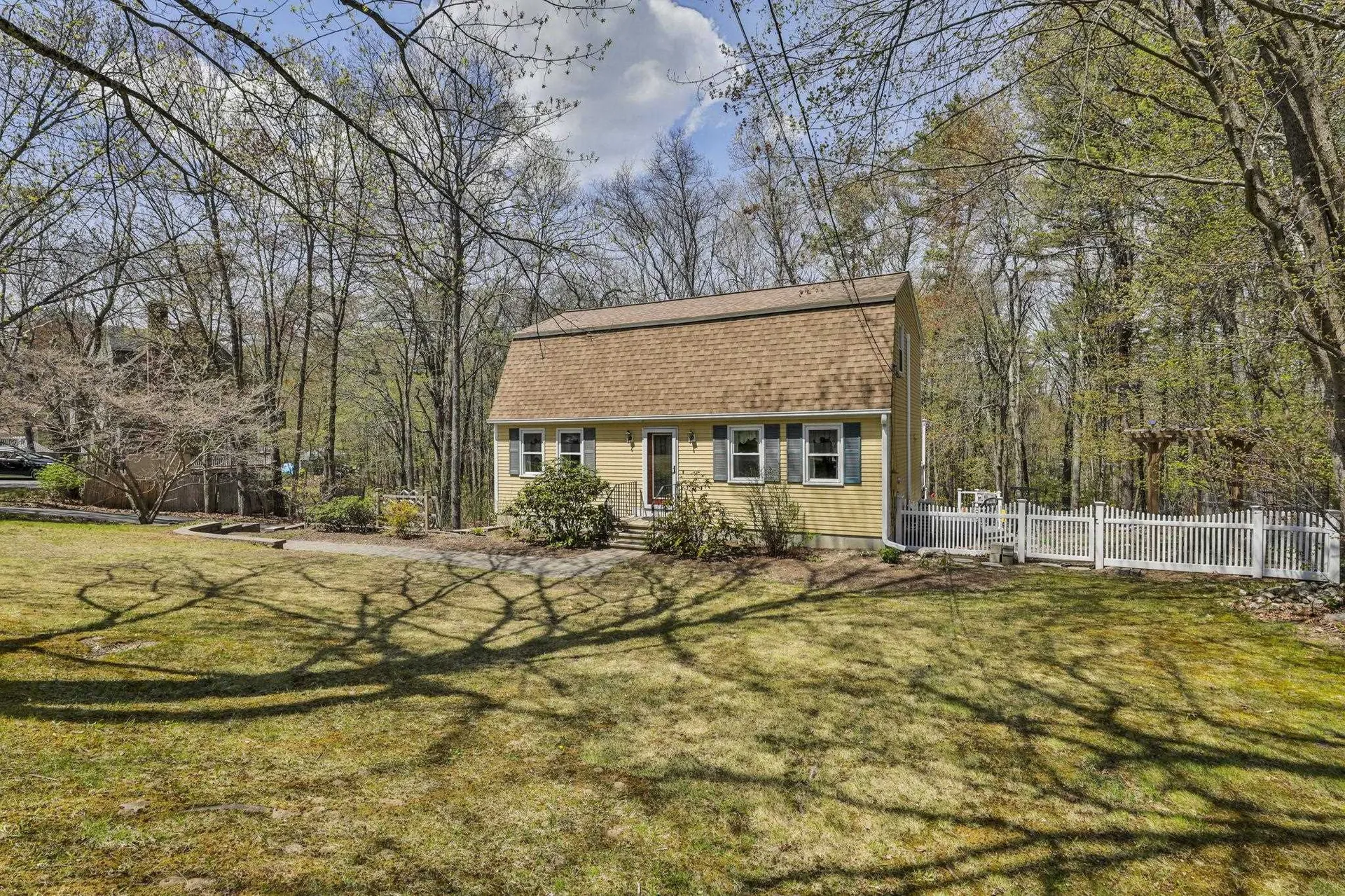 9 Lund Drive Hudson NH 03051