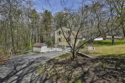 9 Lund Drive Hudson NH 03051
