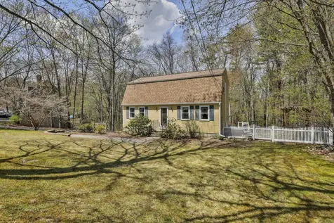 9 Lund Drive Hudson NH 03051