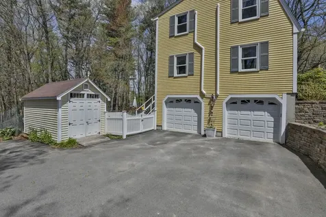 9 Lund Drive Hudson NH 03051