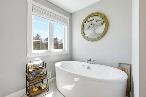 20 Grouse Run Pelham NH 03076