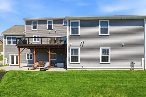20 Grouse Run Pelham NH 03076