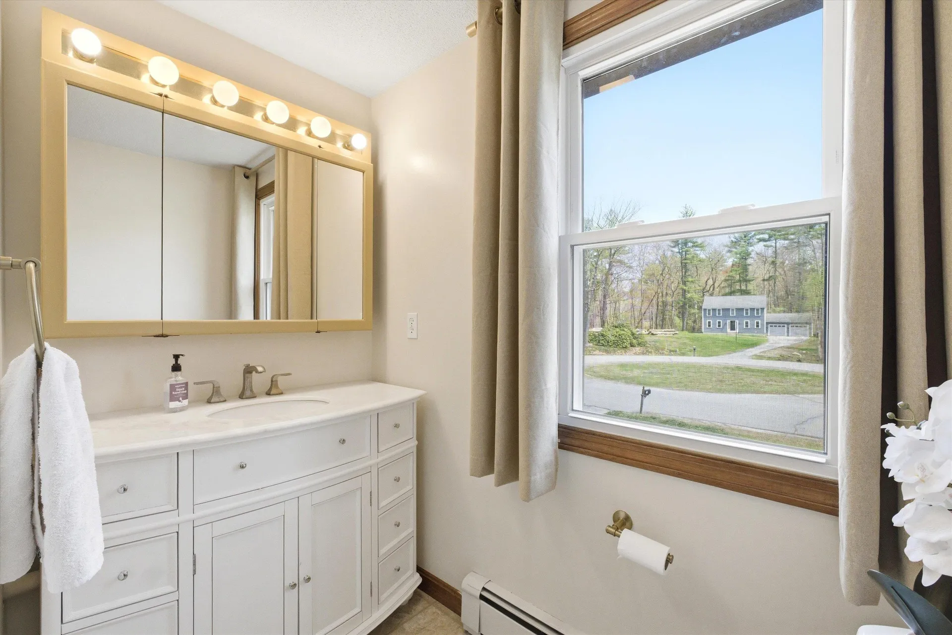 11 Coleman Place Londonderry NH 03053