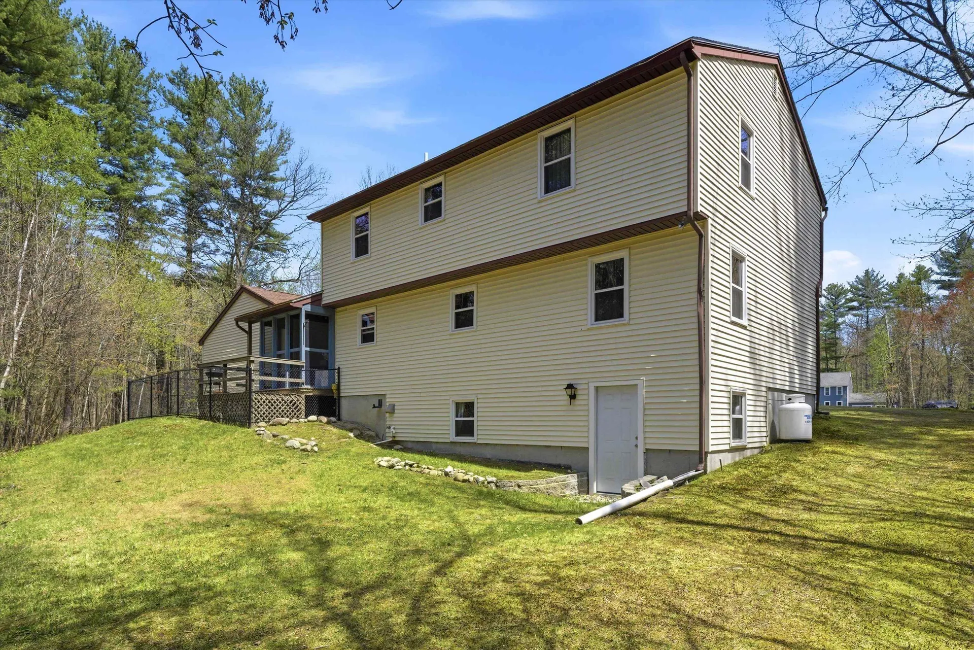 11 Coleman Place Londonderry NH 03053