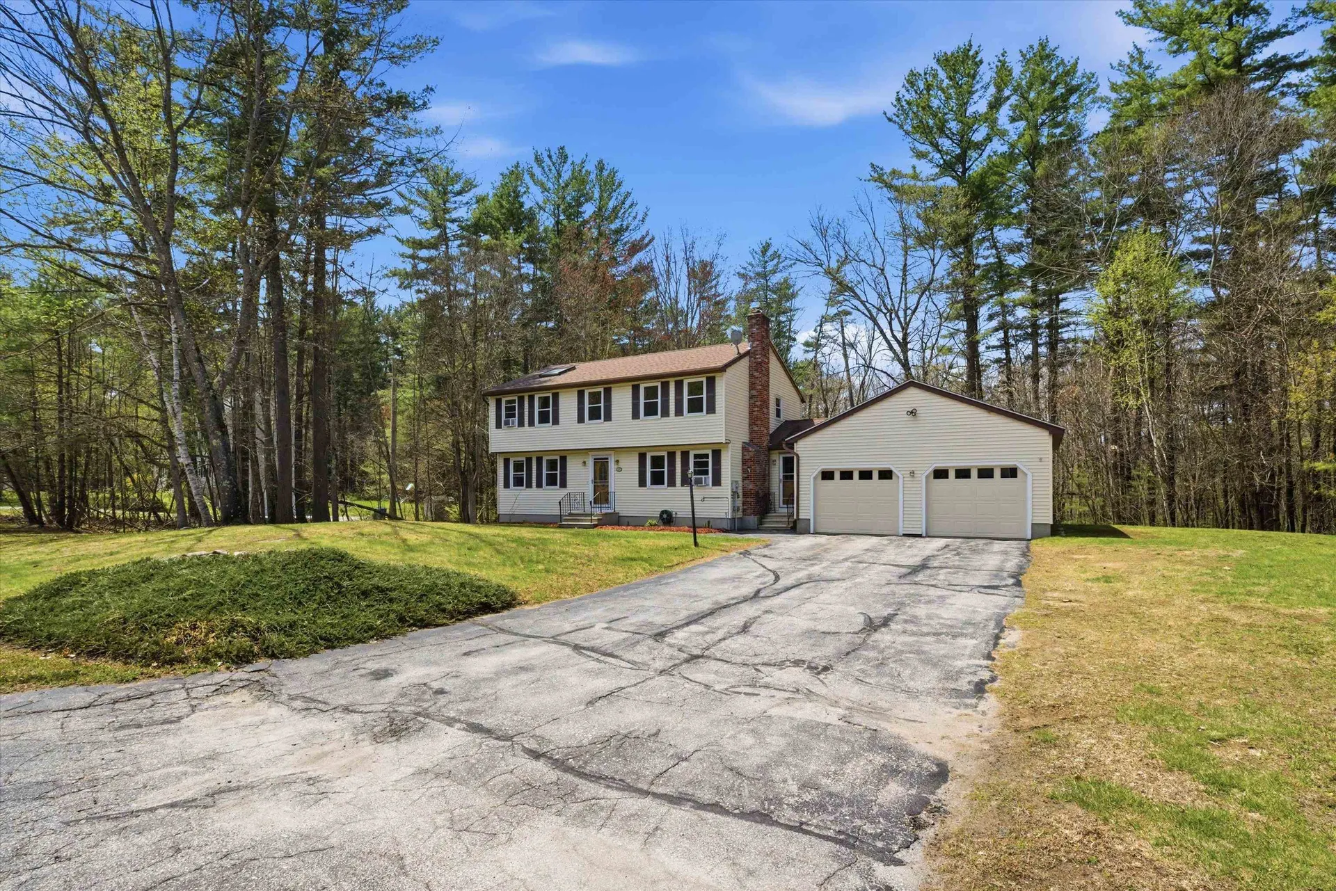 11 Coleman Place Londonderry NH 03053