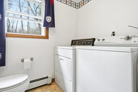 11 Coleman Place Londonderry NH 03053