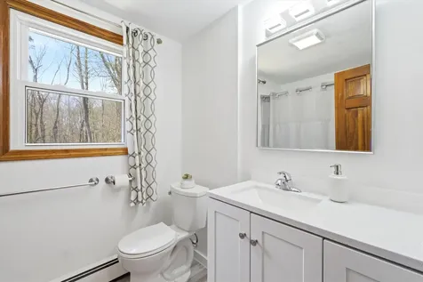 11 Coleman Place Londonderry NH 03053